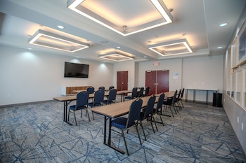 holiday inn express cleveland by ihg
