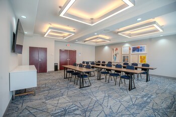 holiday inn express cleveland by ihg