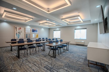 holiday inn express cleveland by ihg