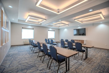 holiday inn express cleveland by ihg