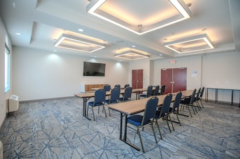 holiday inn express cleveland by ihg