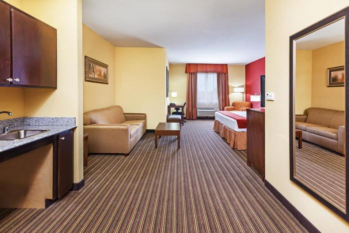 holiday inn express cleveland by ihg