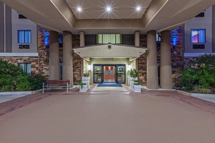holiday inn express cleveland by ihg