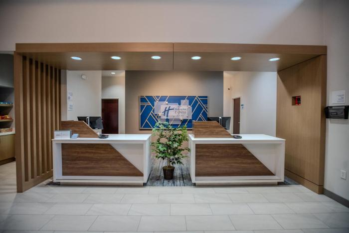 holiday inn express cleveland by ihg