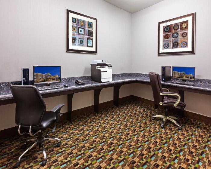 holiday inn express cleveland by ihg
