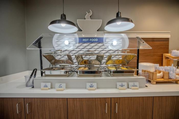holiday inn express cleveland by ihg
