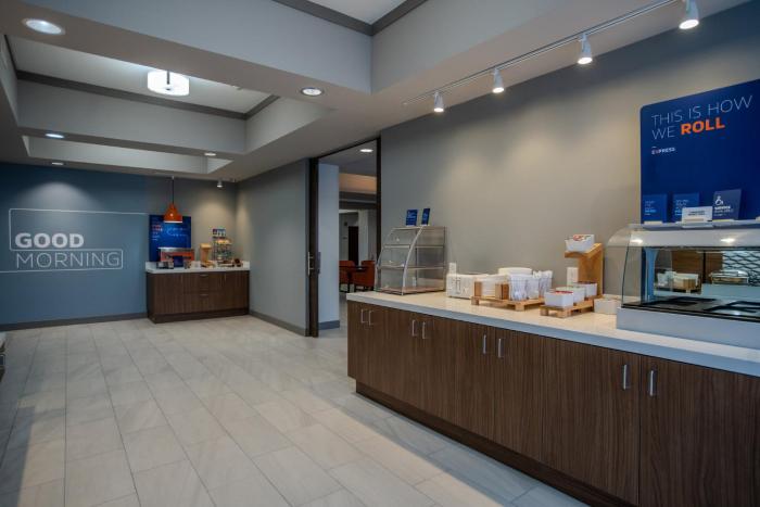 holiday inn express cleveland by ihg