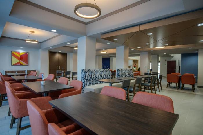 holiday inn express cleveland by ihg