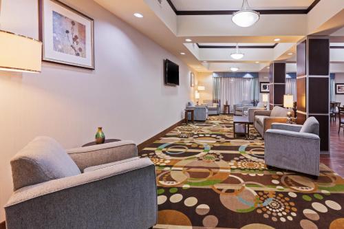 holiday inn express cleveland by ihg