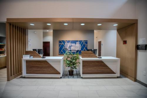 holiday inn express cleveland by ihg