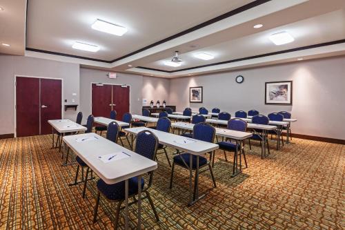 holiday inn express cleveland by ihg