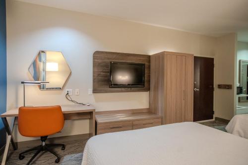 holiday inn express cleveland by ihg