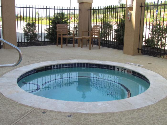 hampton inn and suites center