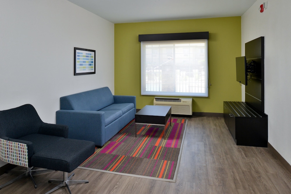 holiday inn express and suites carthage by ihg