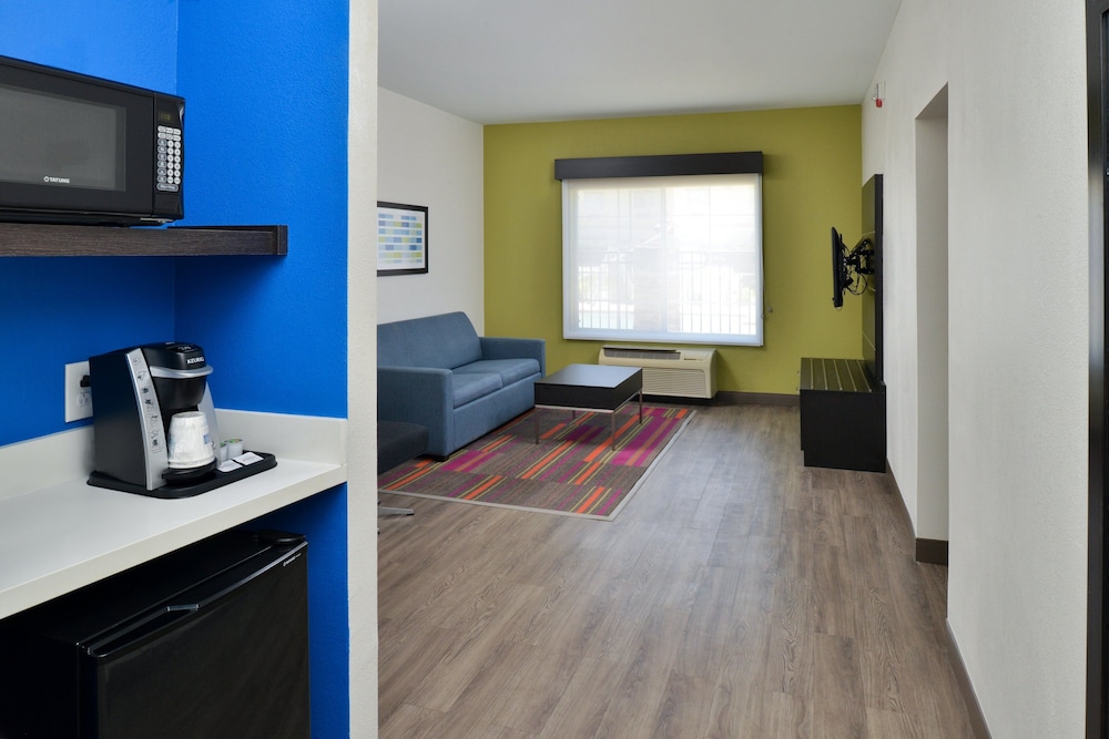 holiday inn express and suites carthage by ihg