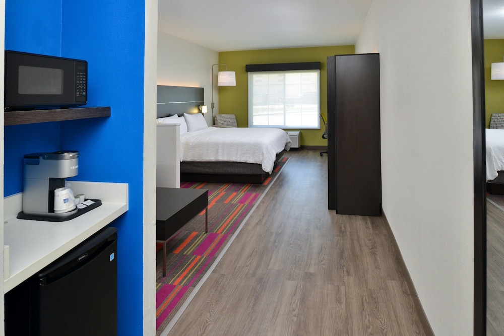 holiday inn express and suites carthage by ihg