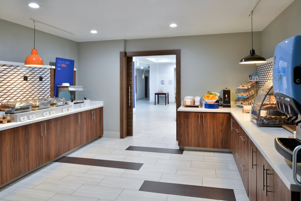 holiday inn express and suites carthage by ihg