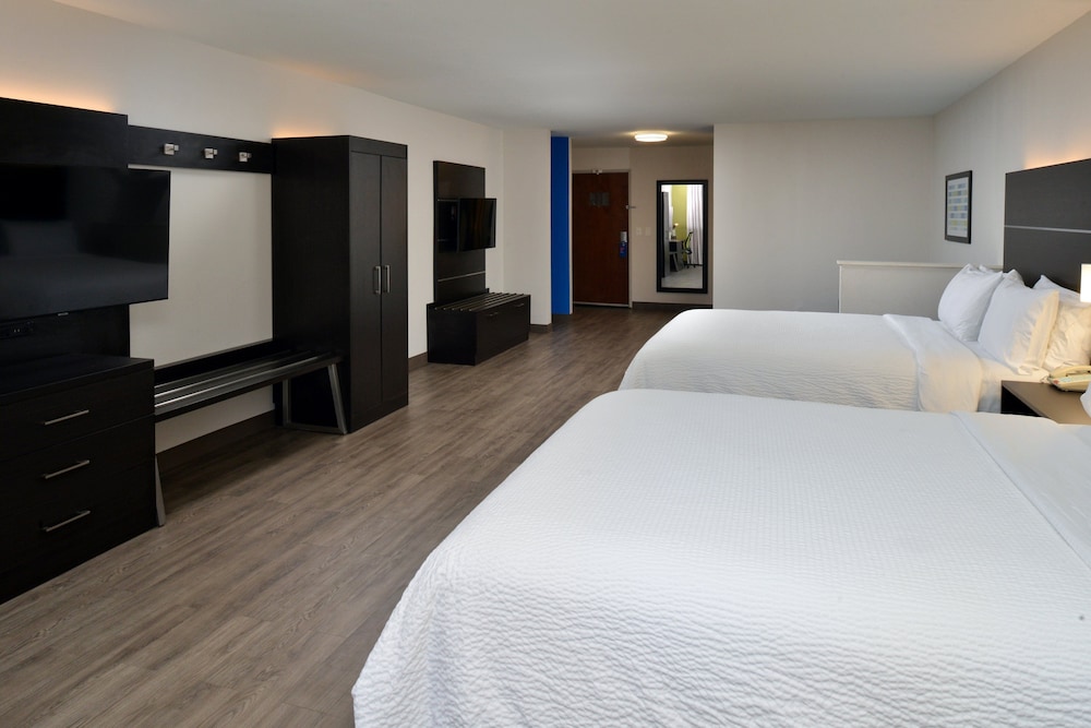 holiday inn express and suites carthage by ihg