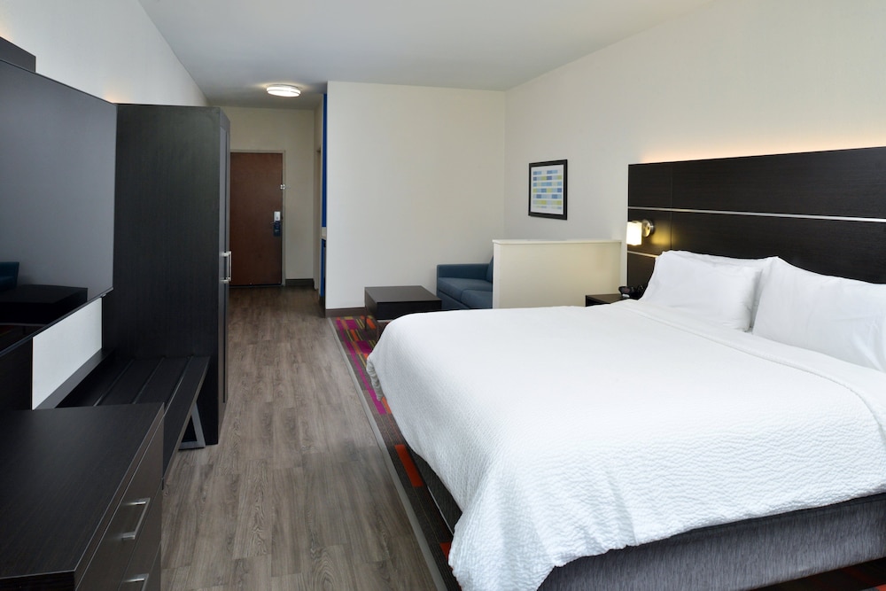 holiday inn express and suites carthage by ihg