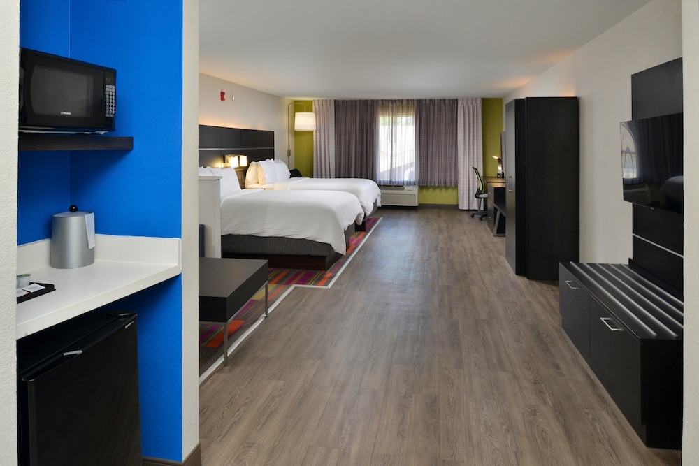 holiday inn express and suites carthage by ihg