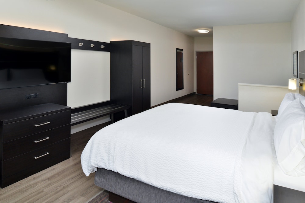 holiday inn express and suites carthage by ihg