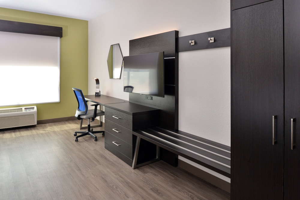 holiday inn express and suites carthage by ihg