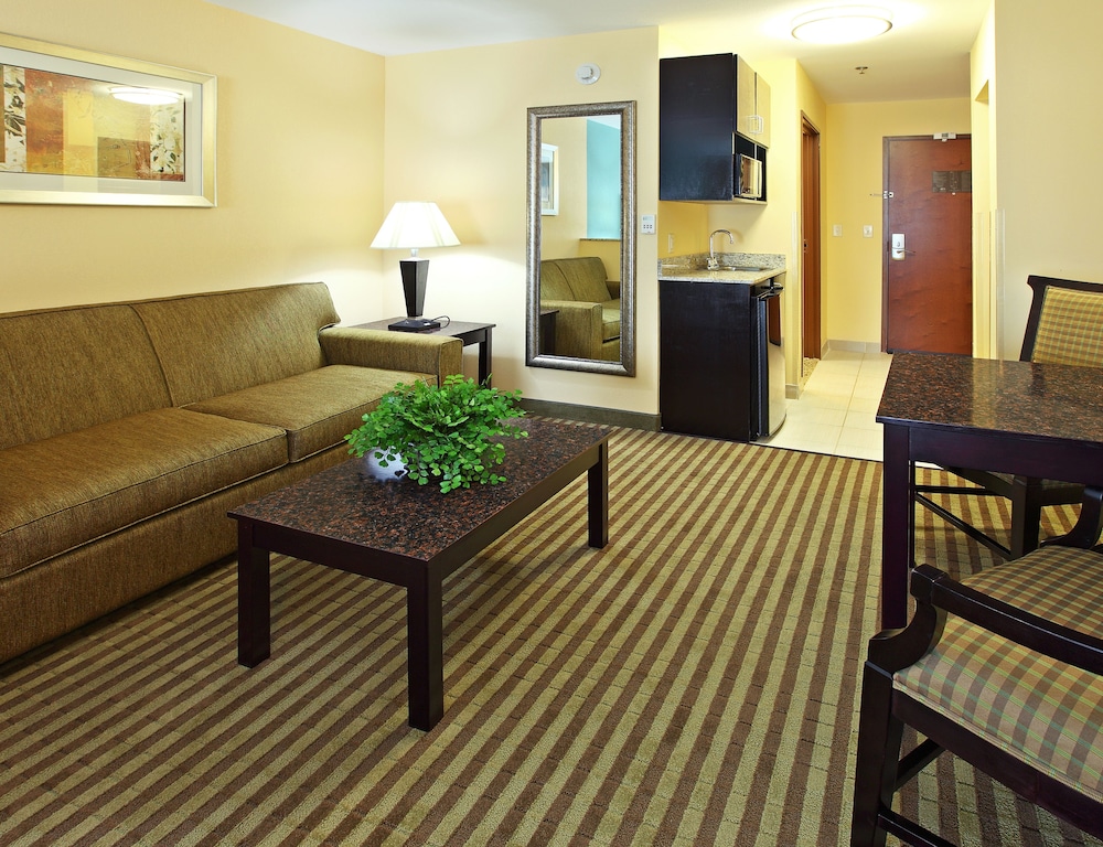 holiday inn express and suites carthage by ihg
