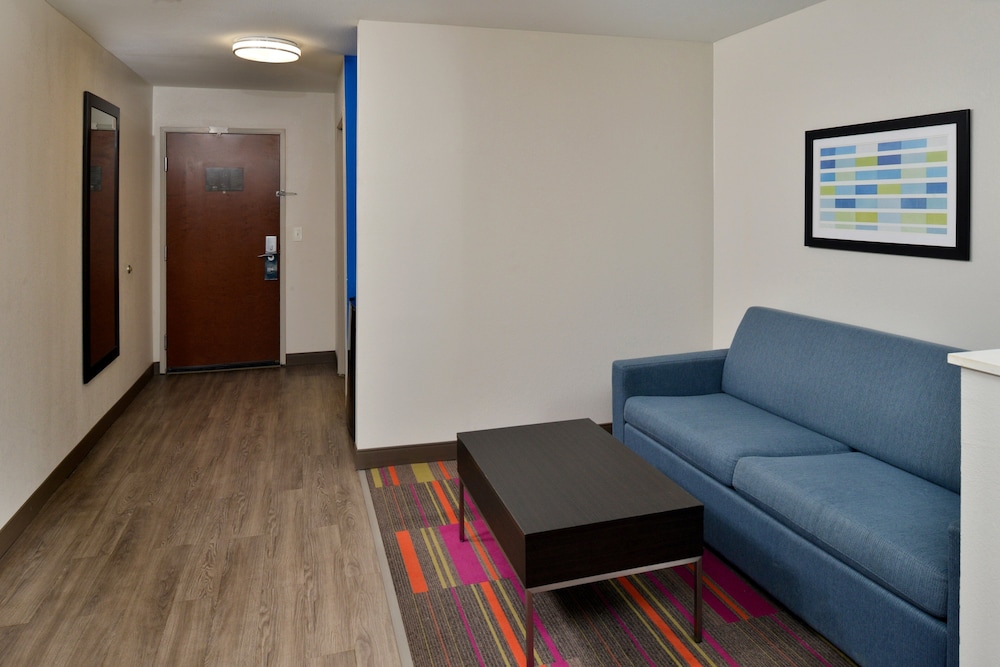 holiday inn express and suites carthage by ihg