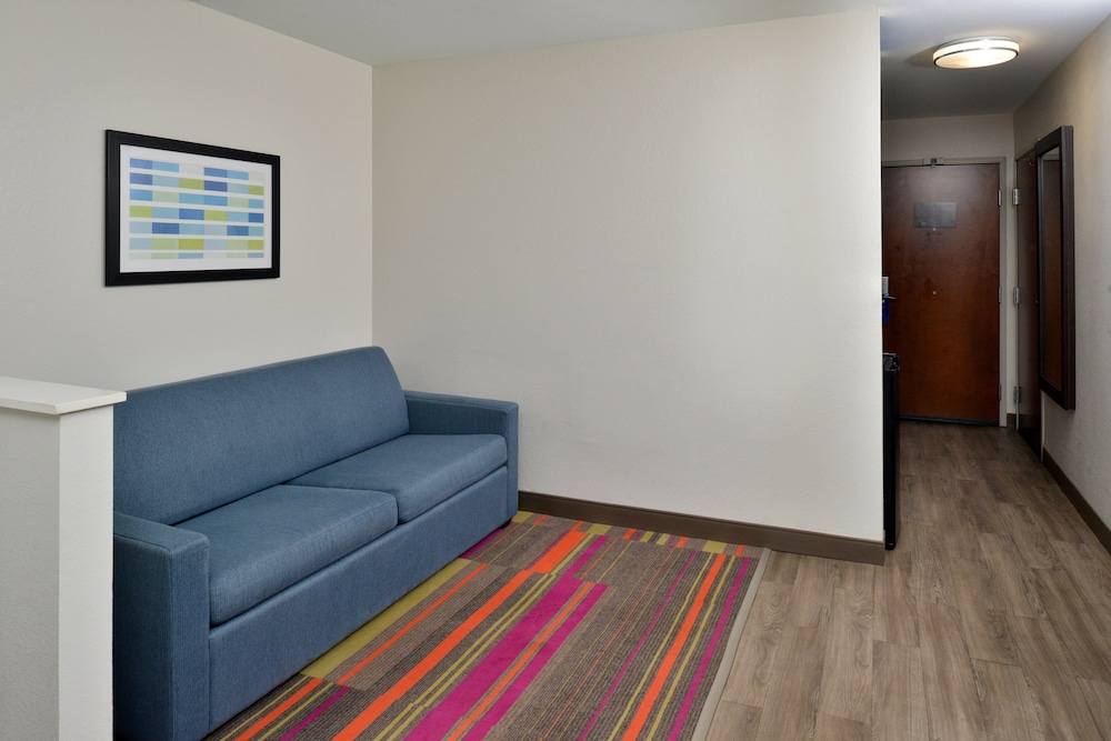 holiday inn express and suites carthage by ihg