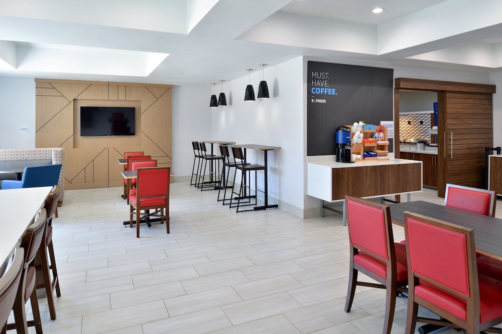 holiday inn express and suites carthage by ihg