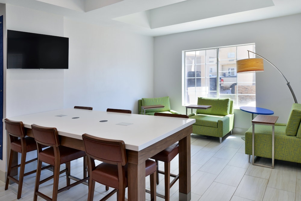 holiday inn express and suites carthage by ihg