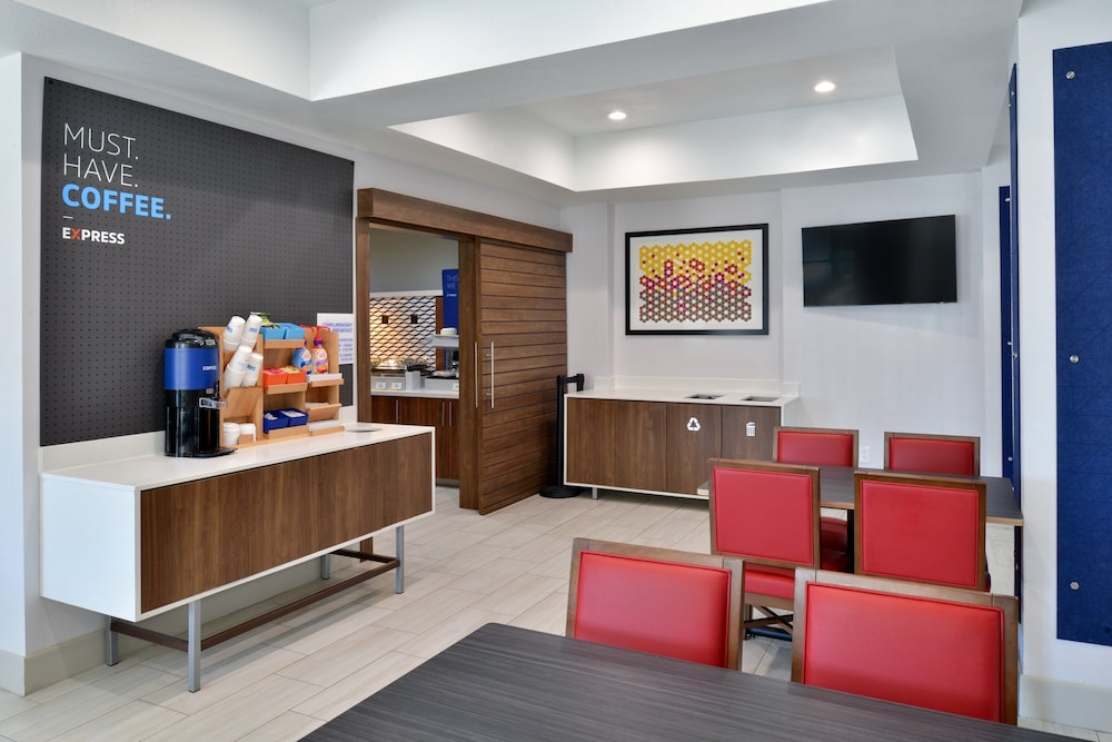 holiday inn express and suites carthage by ihg