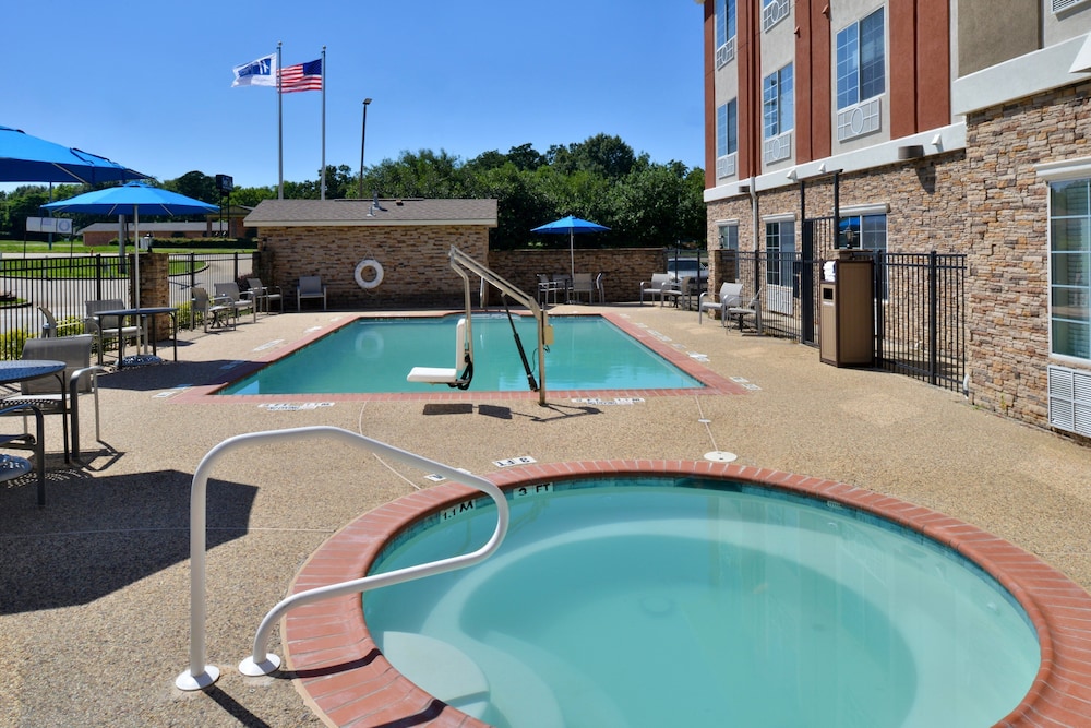 holiday inn express and suites carthage by ihg