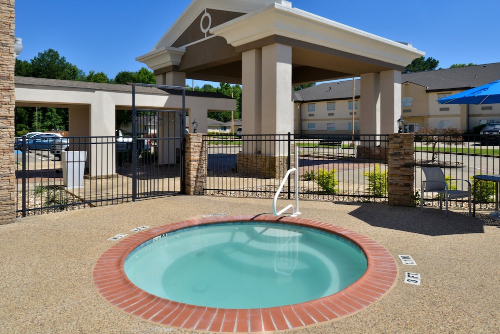 holiday inn express and suites carthage by ihg