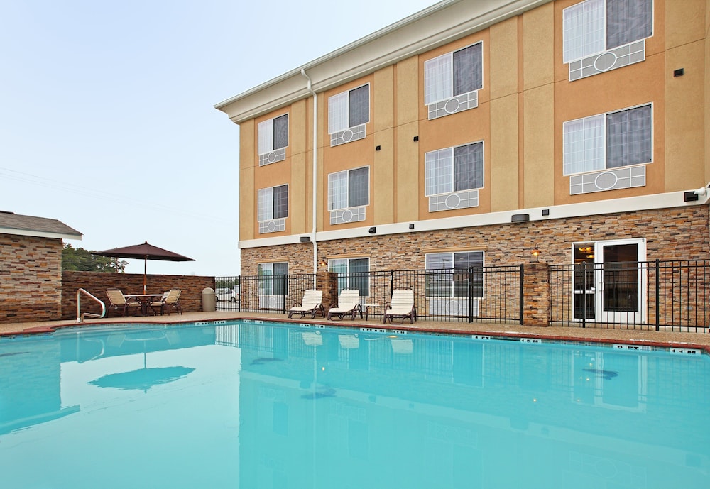 holiday inn express and suites carthage by ihg