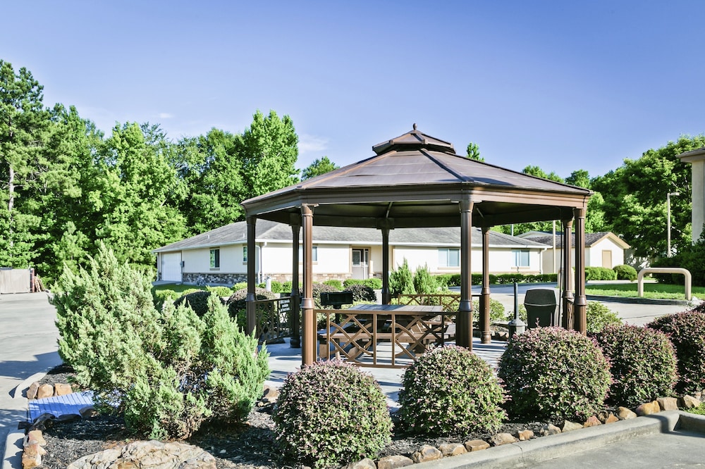holiday inn express and suites carthage by ihg