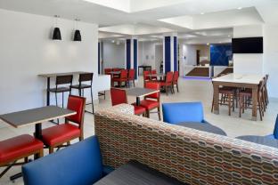 holiday inn express and suites carthage by ihg