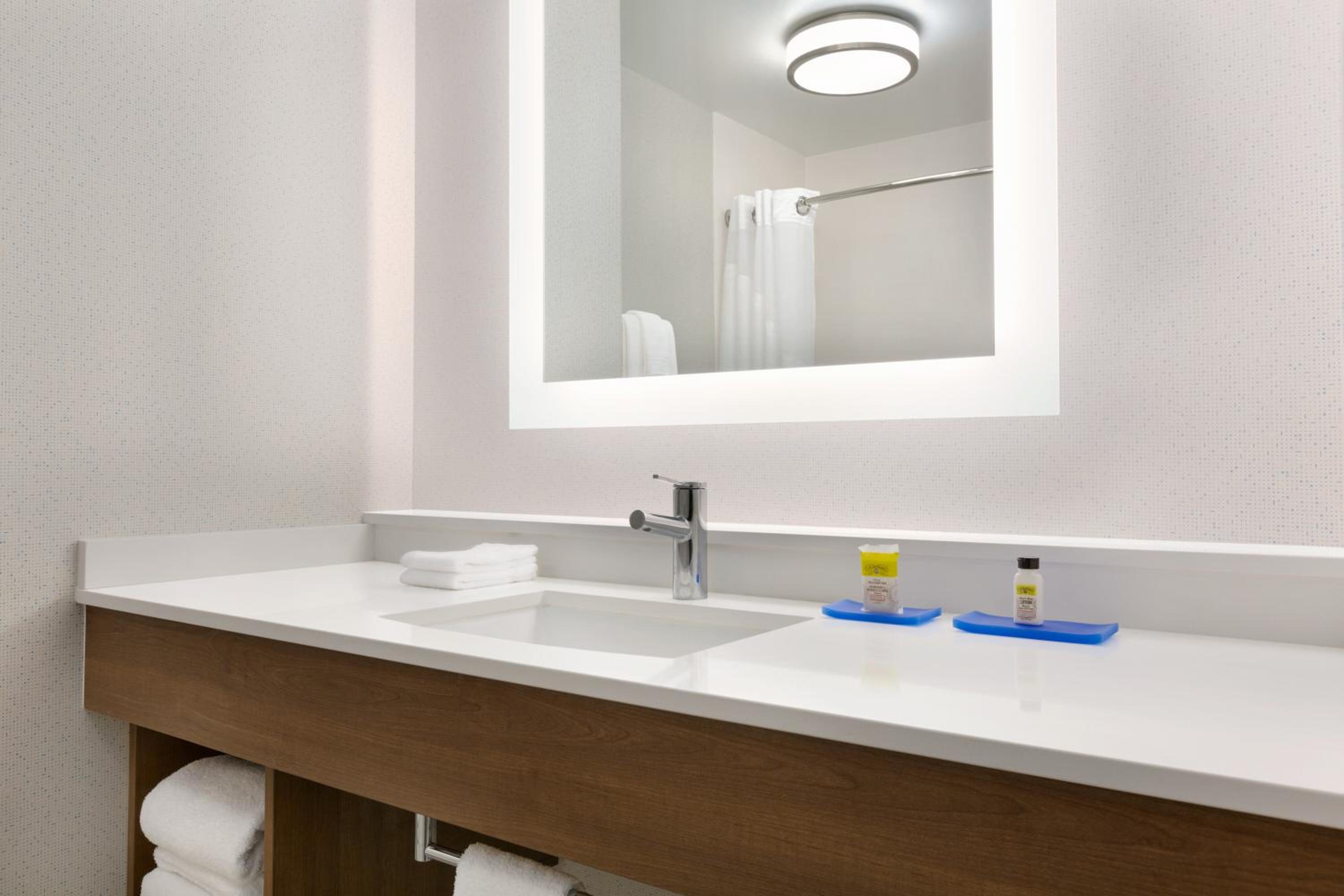 holiday inn express hotel and suites merced by ihg