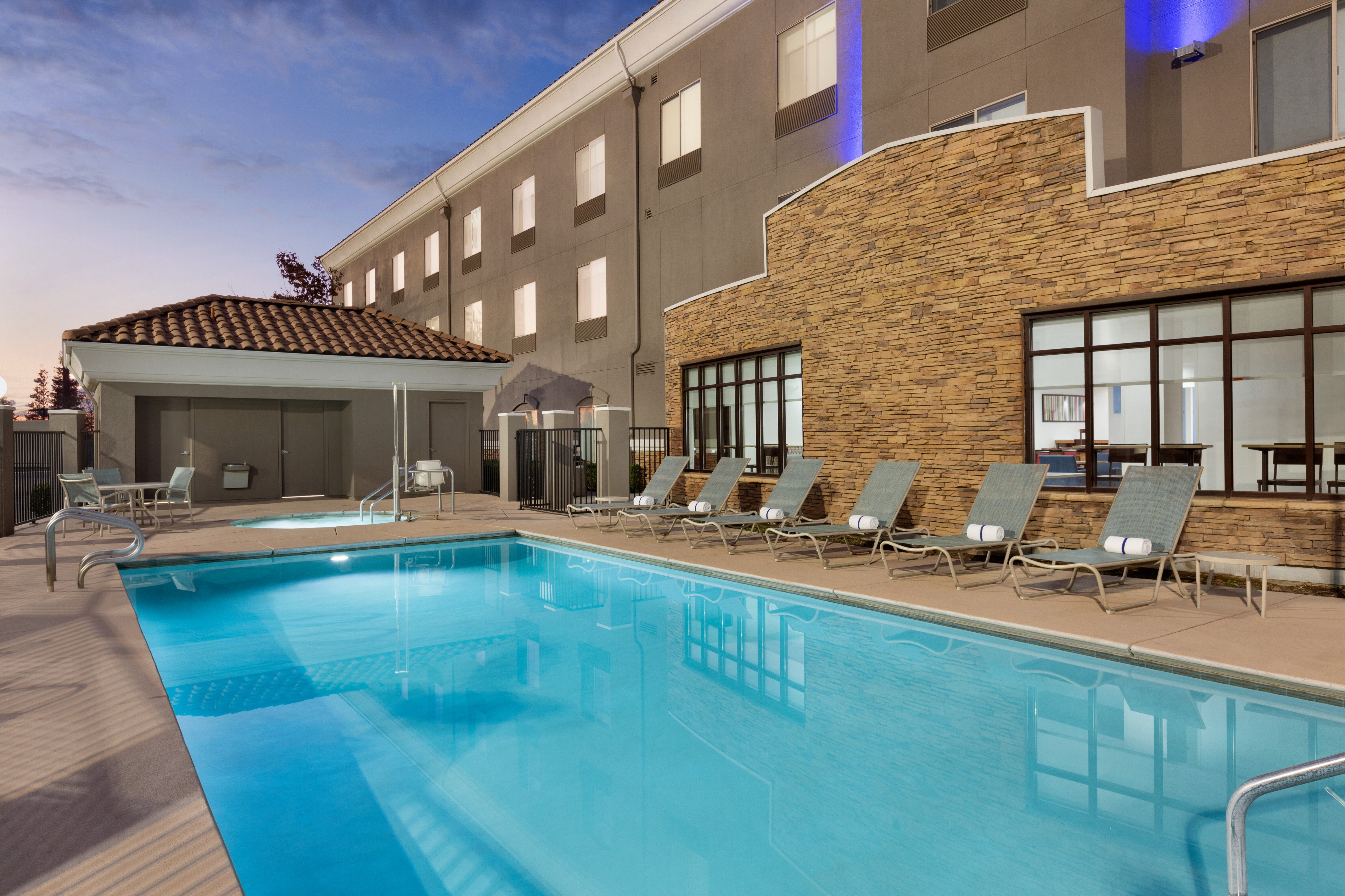 holiday inn express hotel and suites merced by ihg