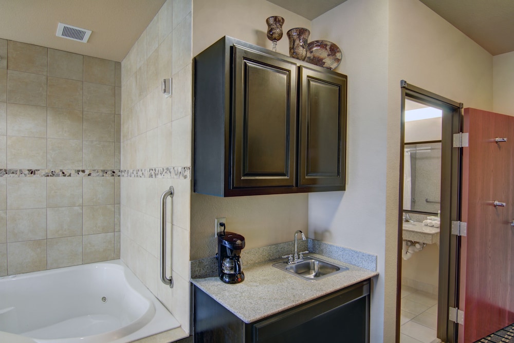 holiday inn express and suites paris texas by ihg