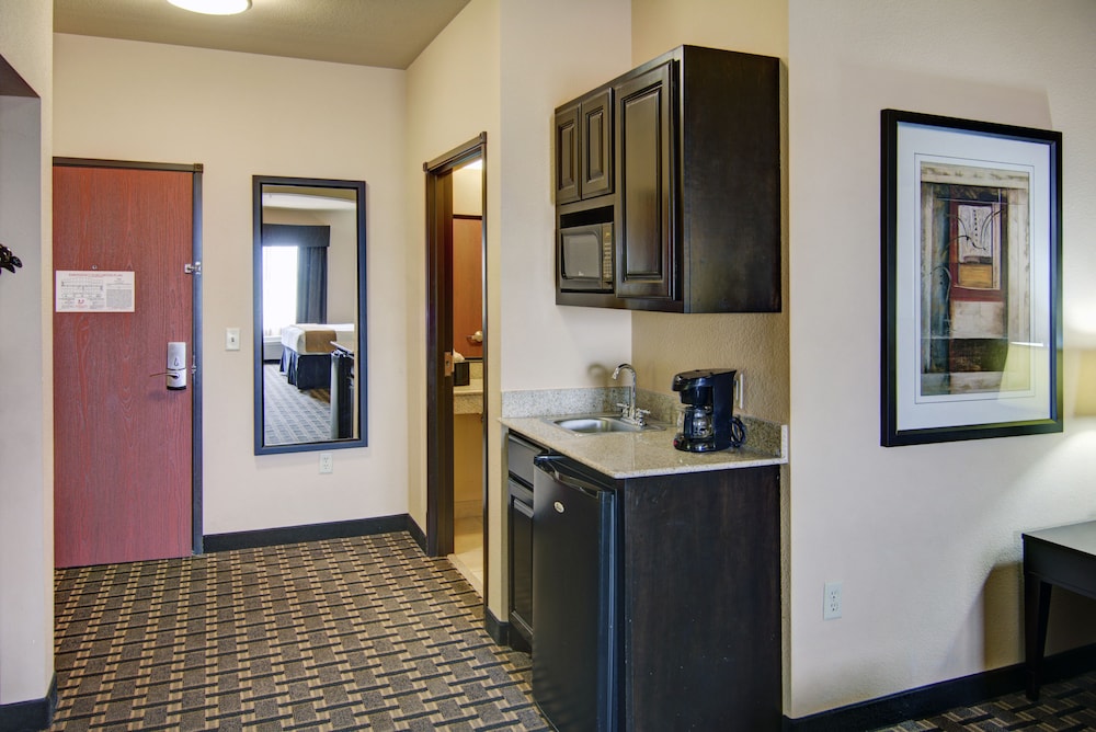 holiday inn express and suites paris texas by ihg