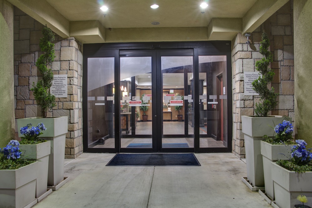 holiday inn express and suites paris texas by ihg