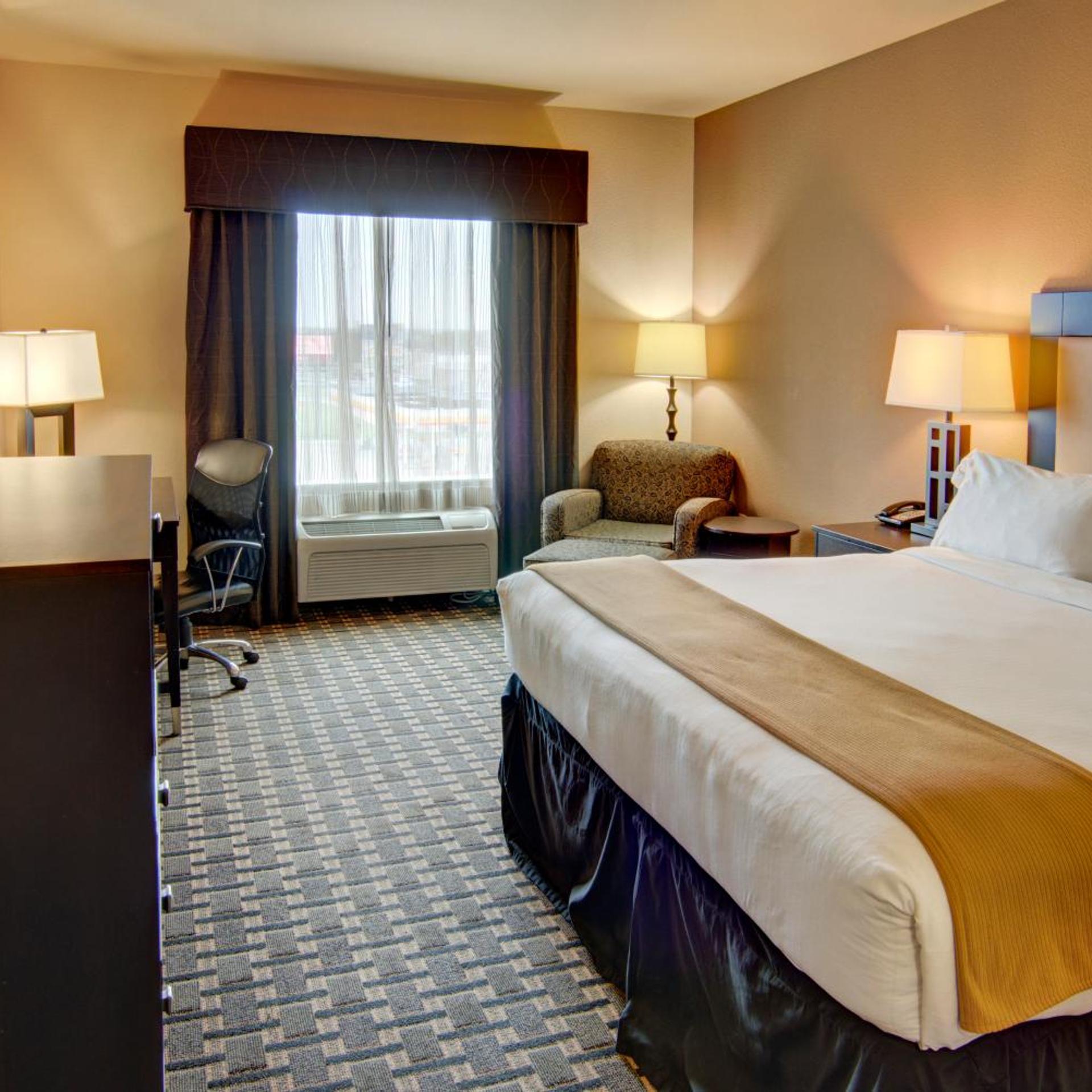 holiday inn express and suites paris texas by ihg