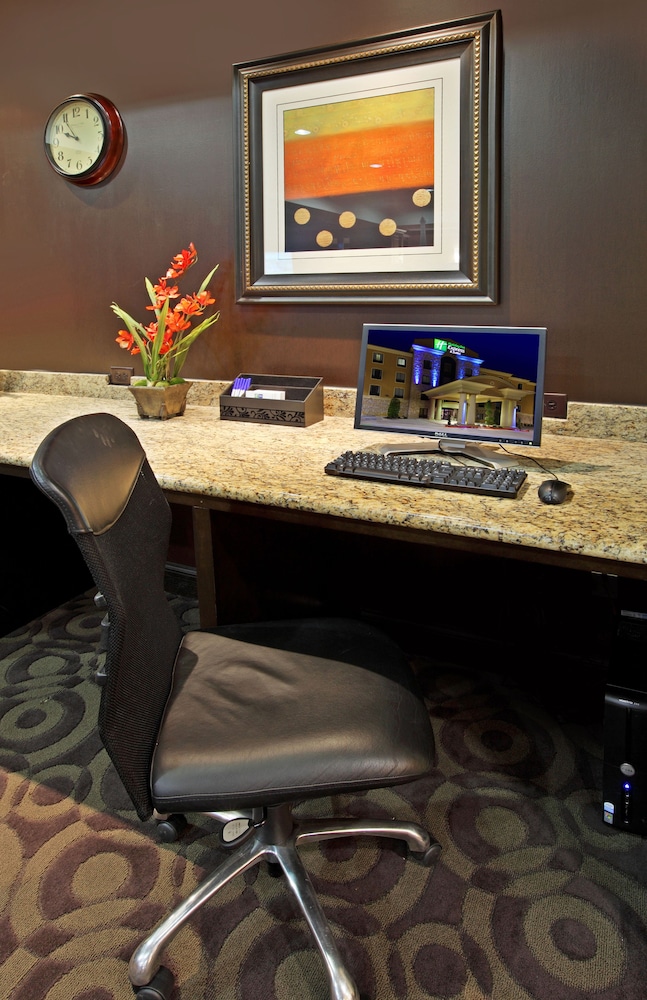 holiday inn express and suites paris texas by ihg