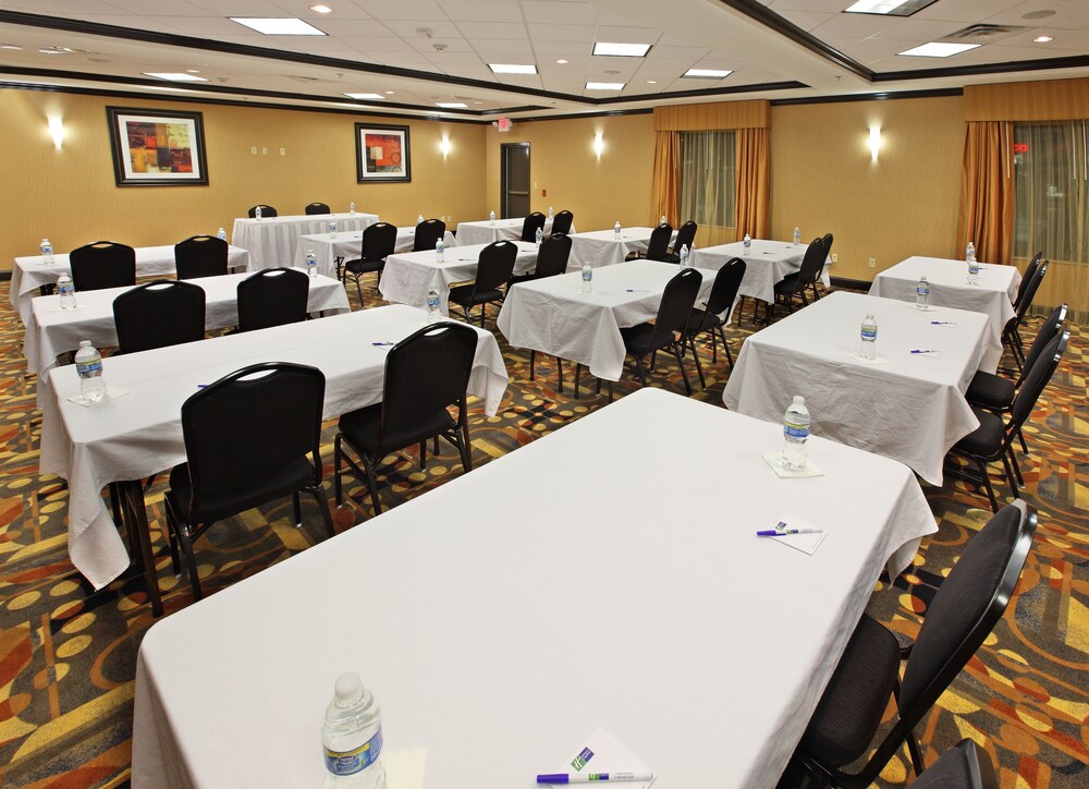 holiday inn express and suites paris texas by ihg