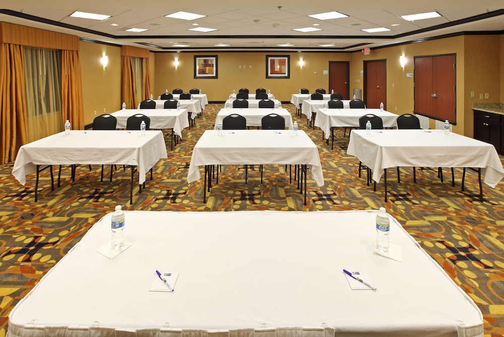 holiday inn express and suites paris texas by ihg