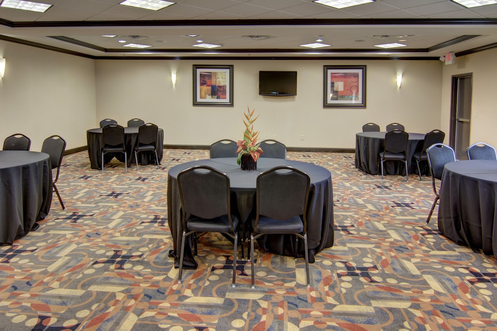 holiday inn express and suites paris texas by ihg