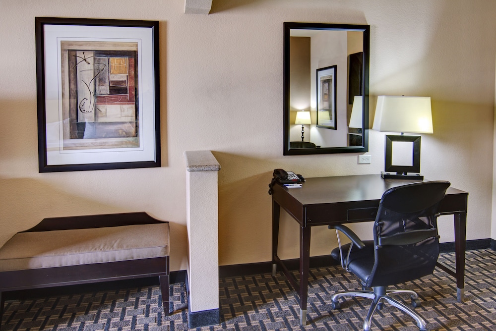holiday inn express and suites paris texas by ihg