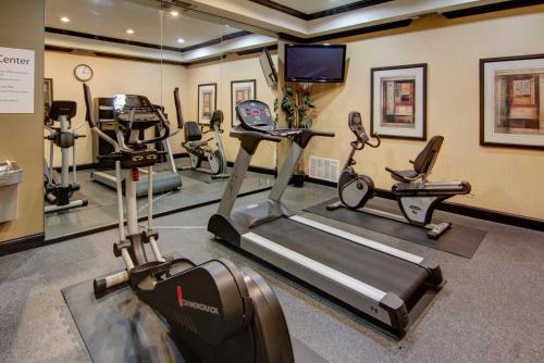holiday inn express and suites paris texas by ihg