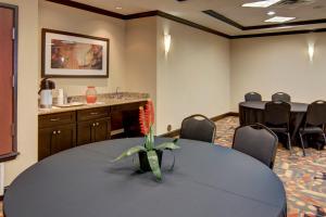 holiday inn express and suites paris texas by ihg